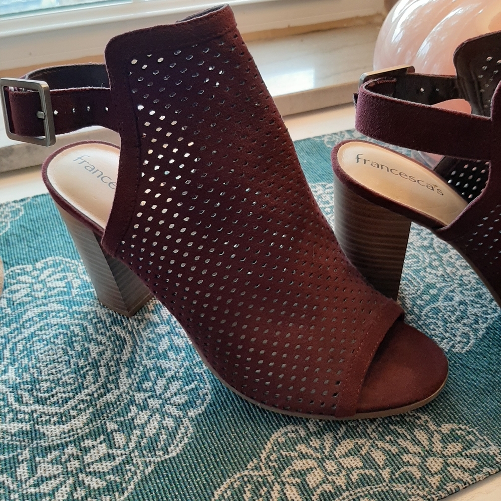 Maroon heels - Picture 3 of 13